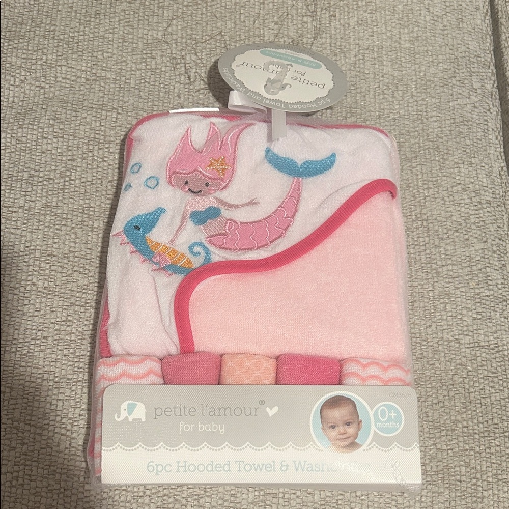 Petite L'amour Pink Hooded Towel & Washcloth Set